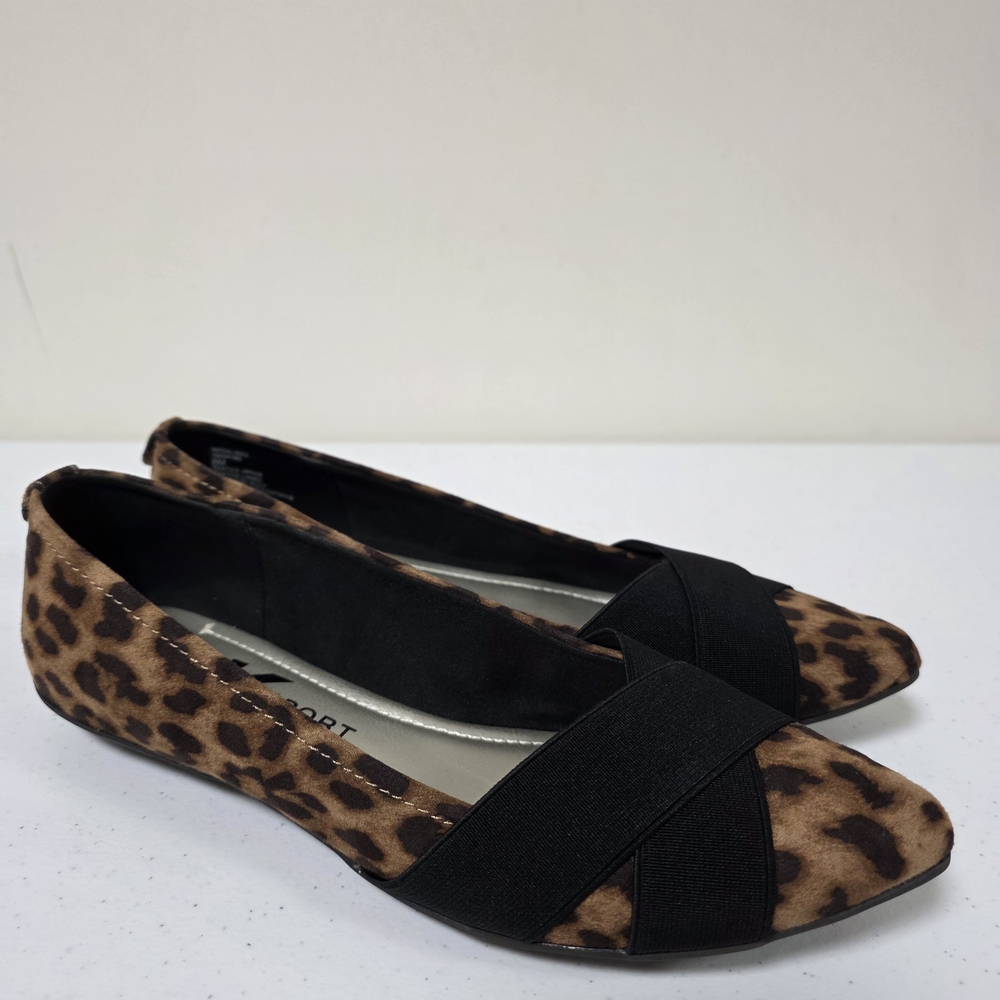 Anne Klein / AK Sport Leopard Print Pointed Toe Flats with Black Straps SIZE 8M